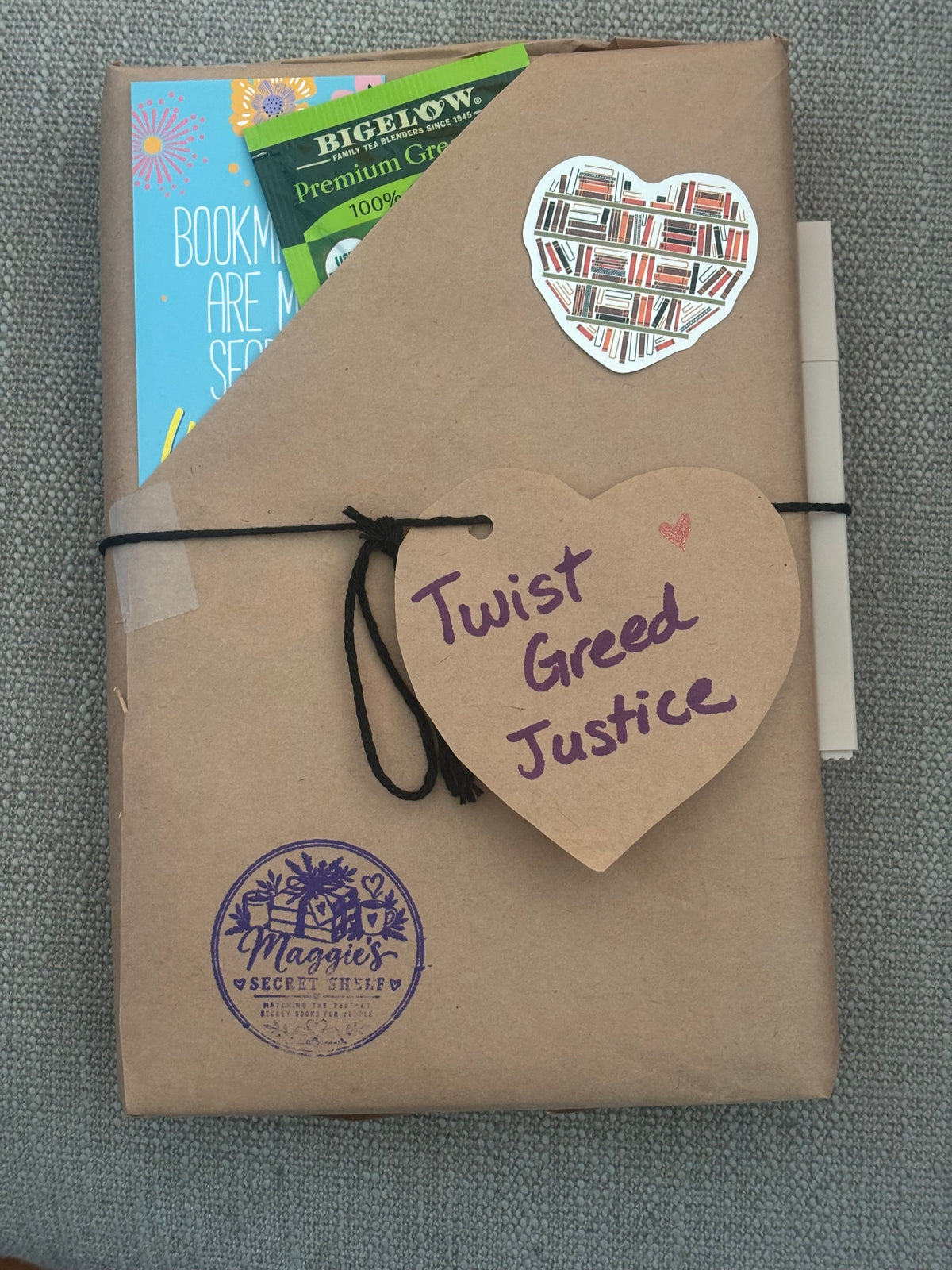 The Wrapped Secret / Legal Thriller