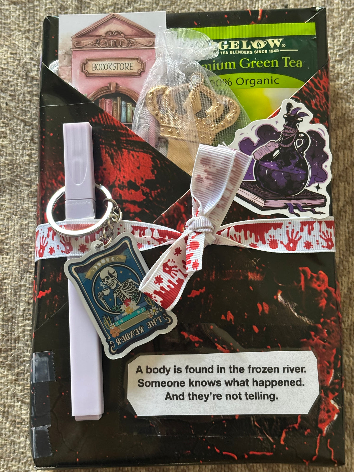 The Wrapped Secret / Historical Fiction